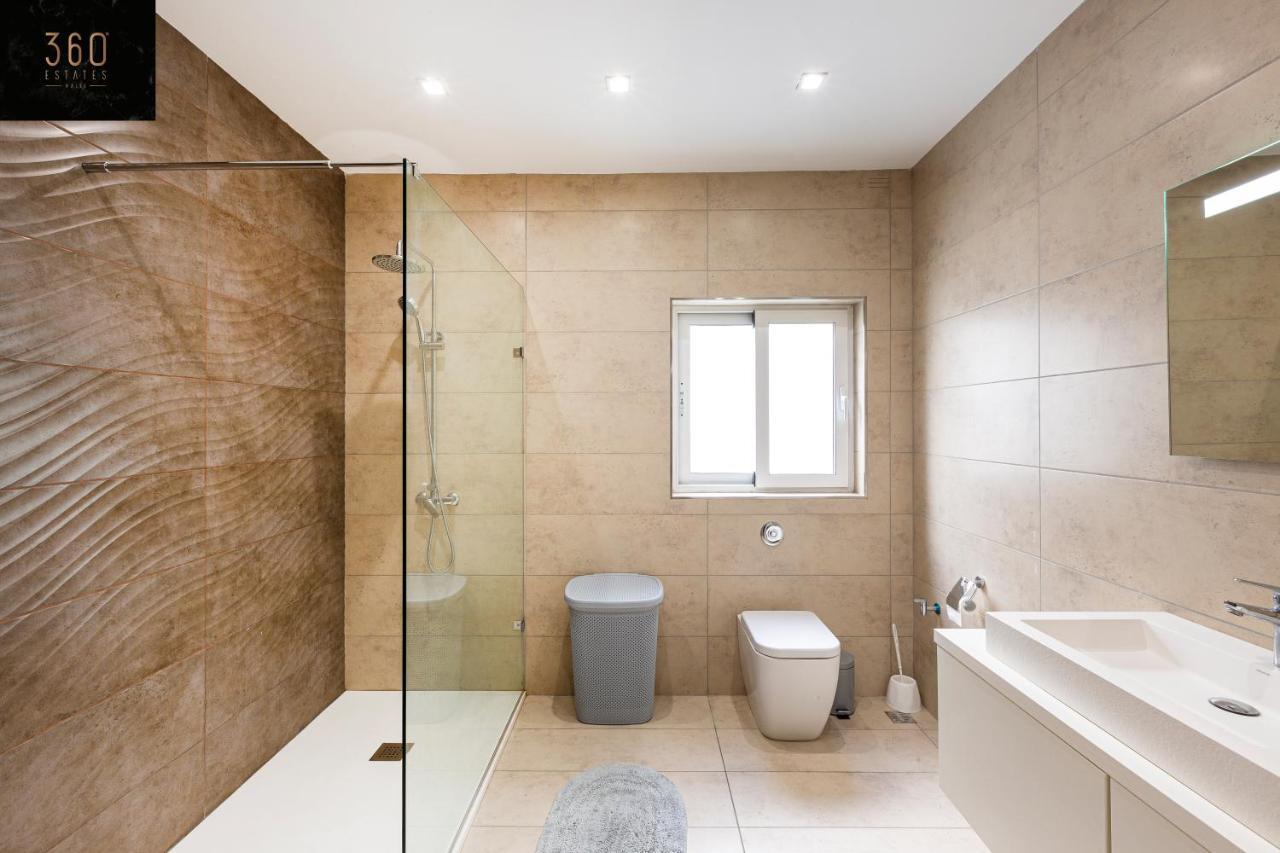 Seafront, Designer Apt With Private Terrace & Wifi By 360 Estates Pietà エクステリア 写真