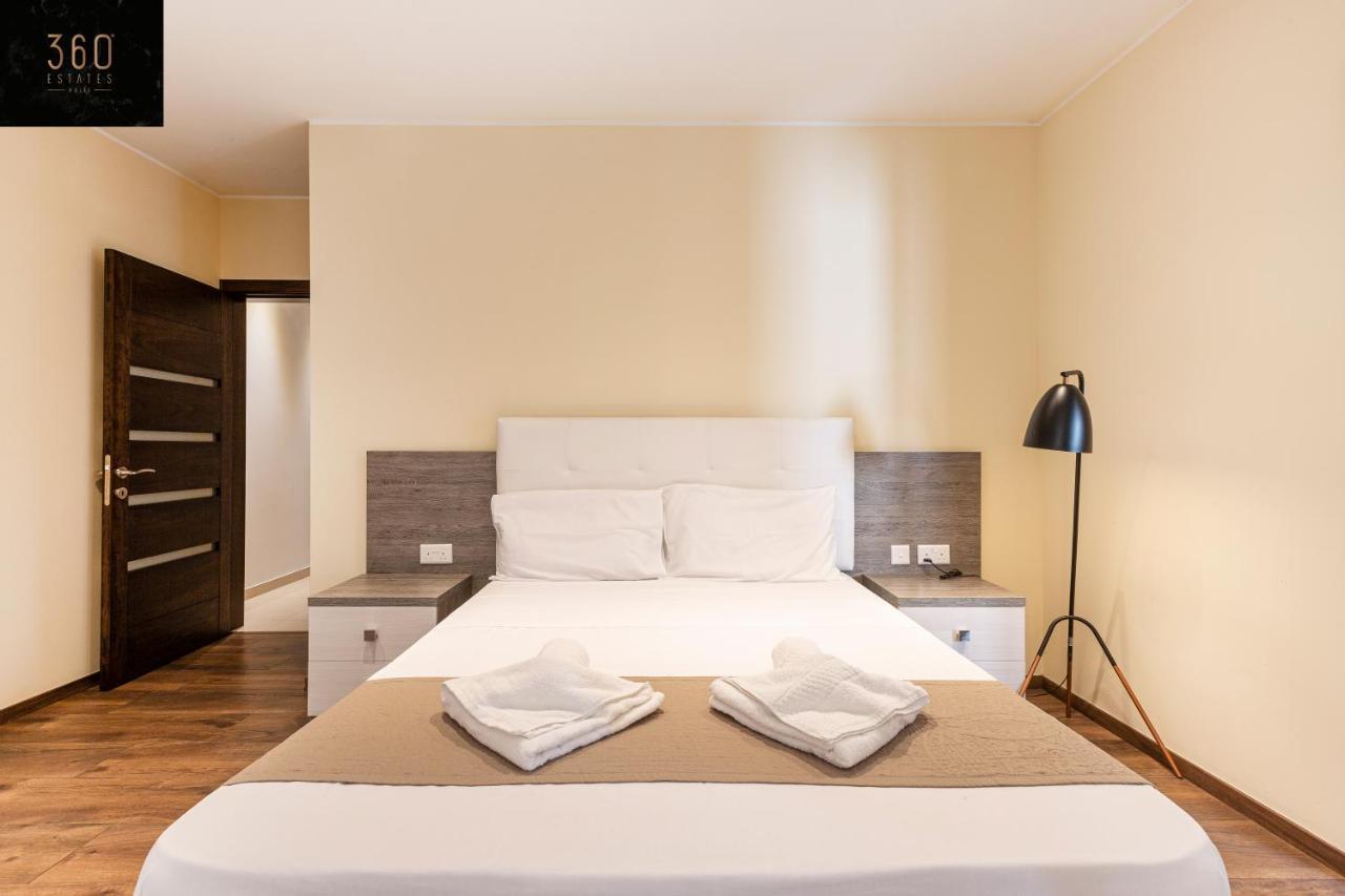 Seafront, Designer Apt With Private Terrace & Wifi By 360 Estates Pietà エクステリア 写真